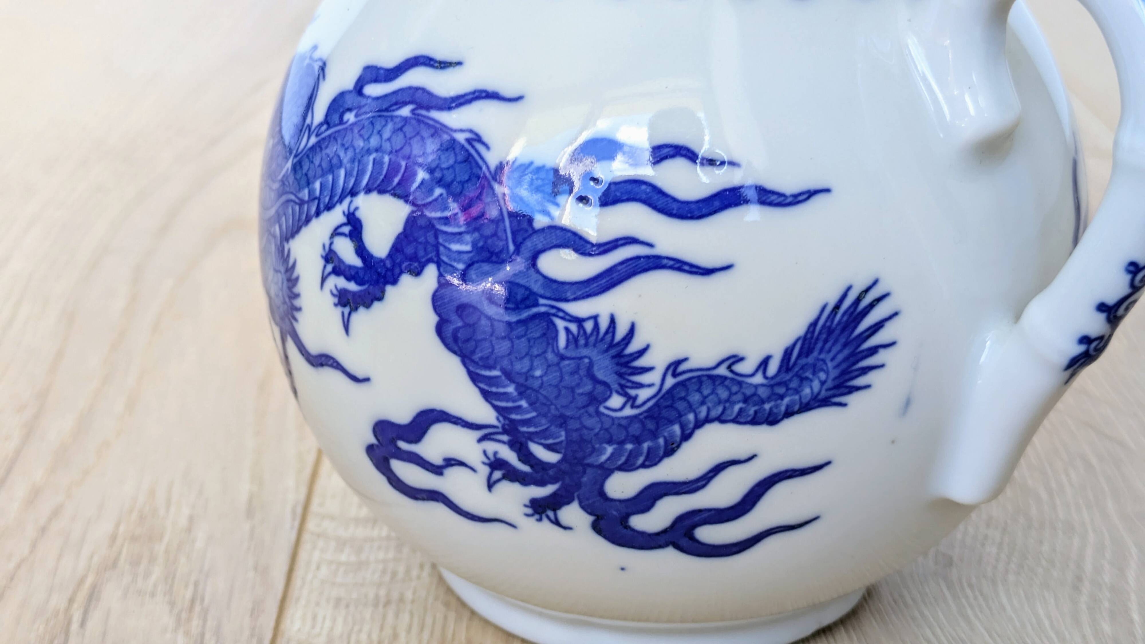Porcelain sugar bowl with cobalt blue five-clawed dragon decor - Japan