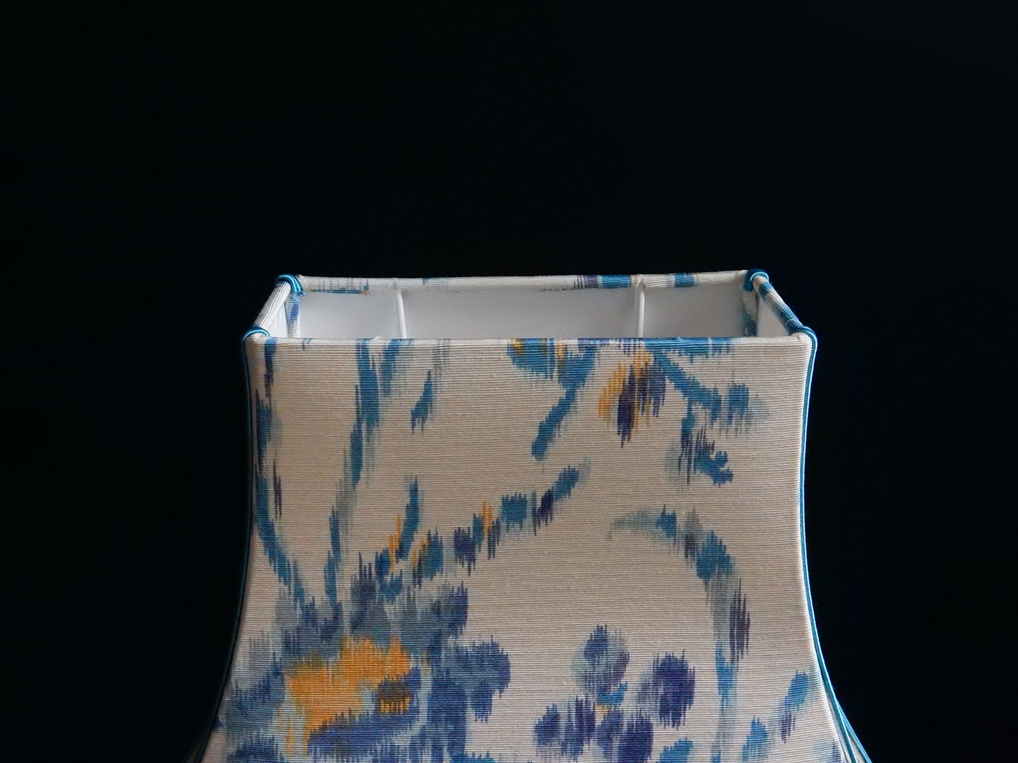 Table lamp Lampshade fabric Ikat and its crystal foot
