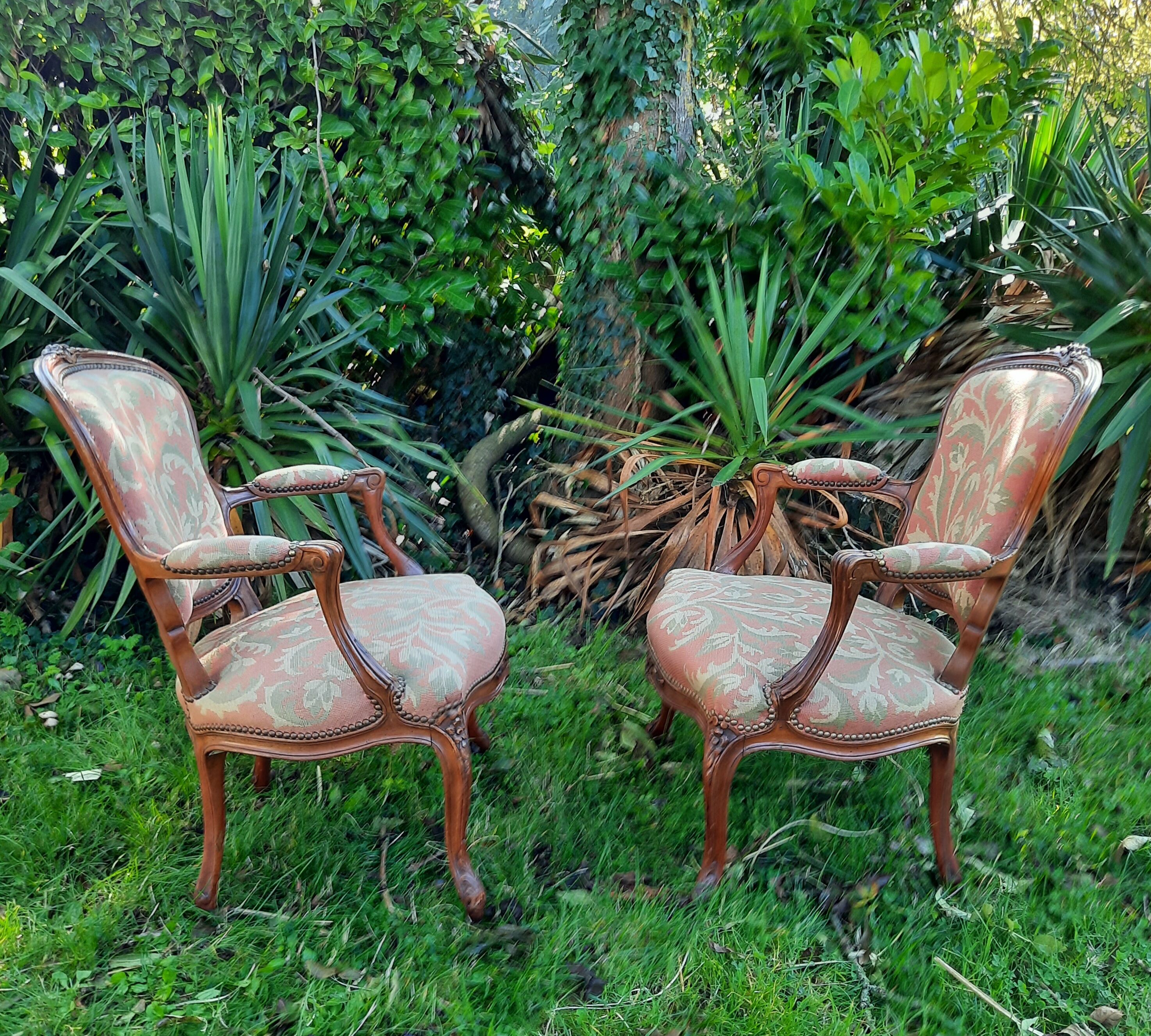 Paire de fauteuils style Louis XV