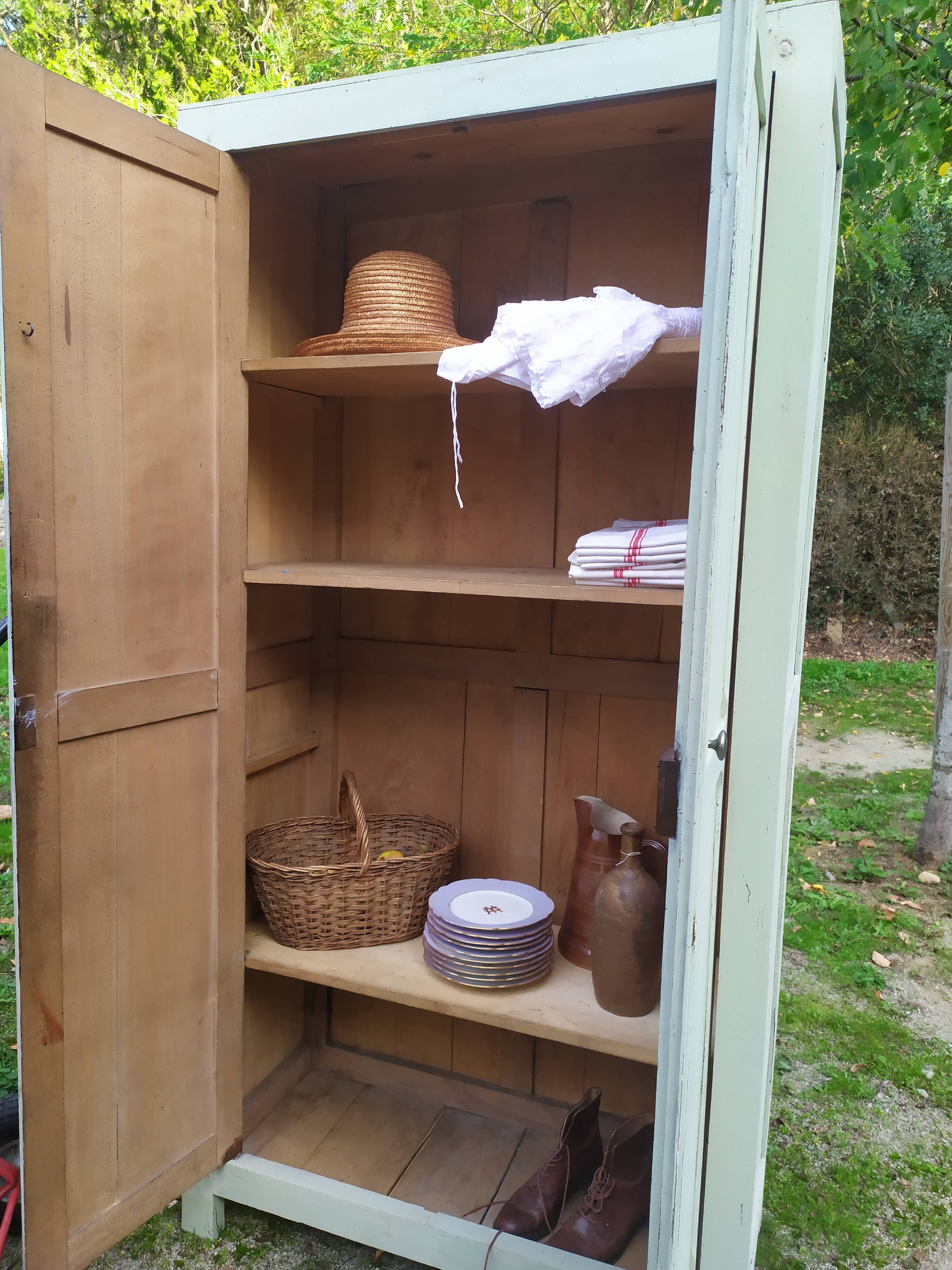 Armoire parisienne