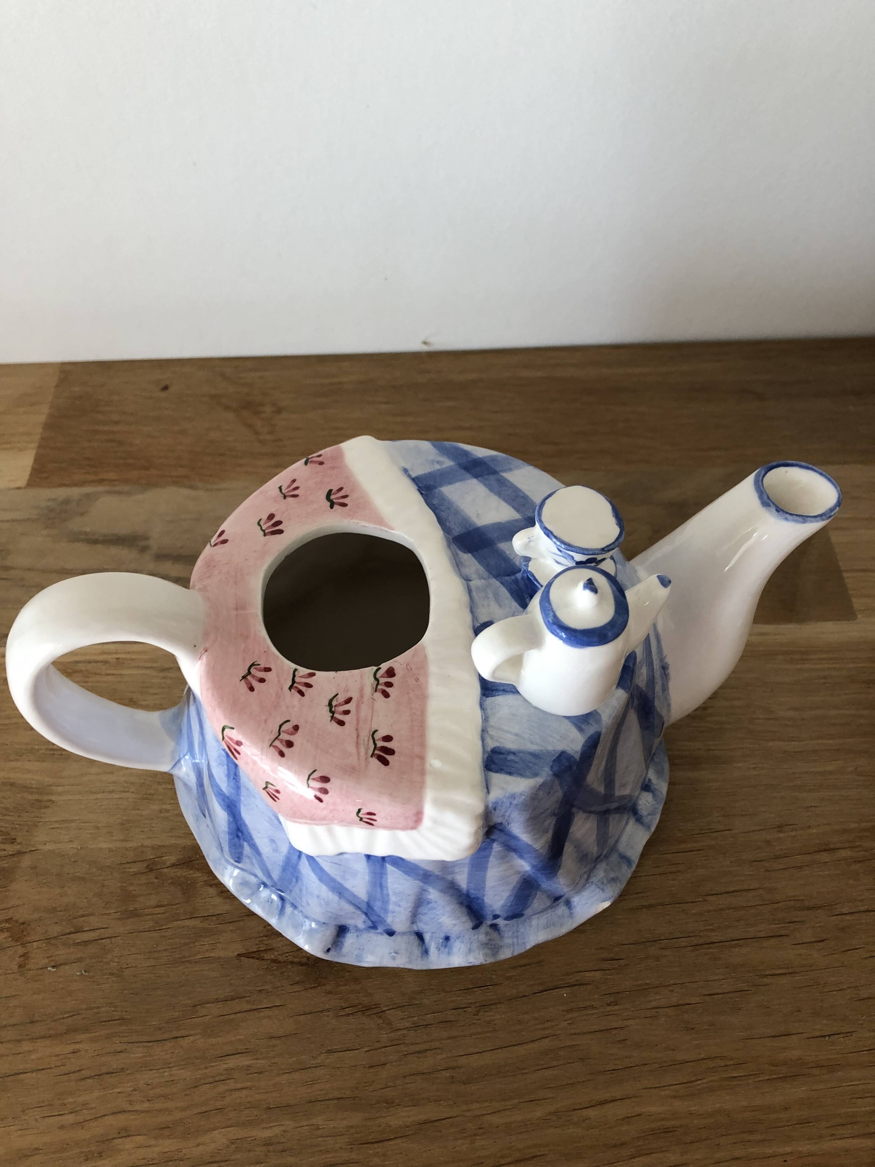 L.Dake & ZN Amsterdam ceramic barbotine teapot
