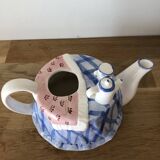 L.Dake & ZN Amsterdam ceramic barbotine teapot