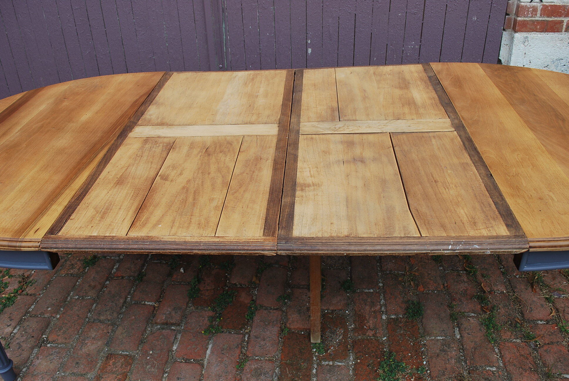 Roundtable with extension cords