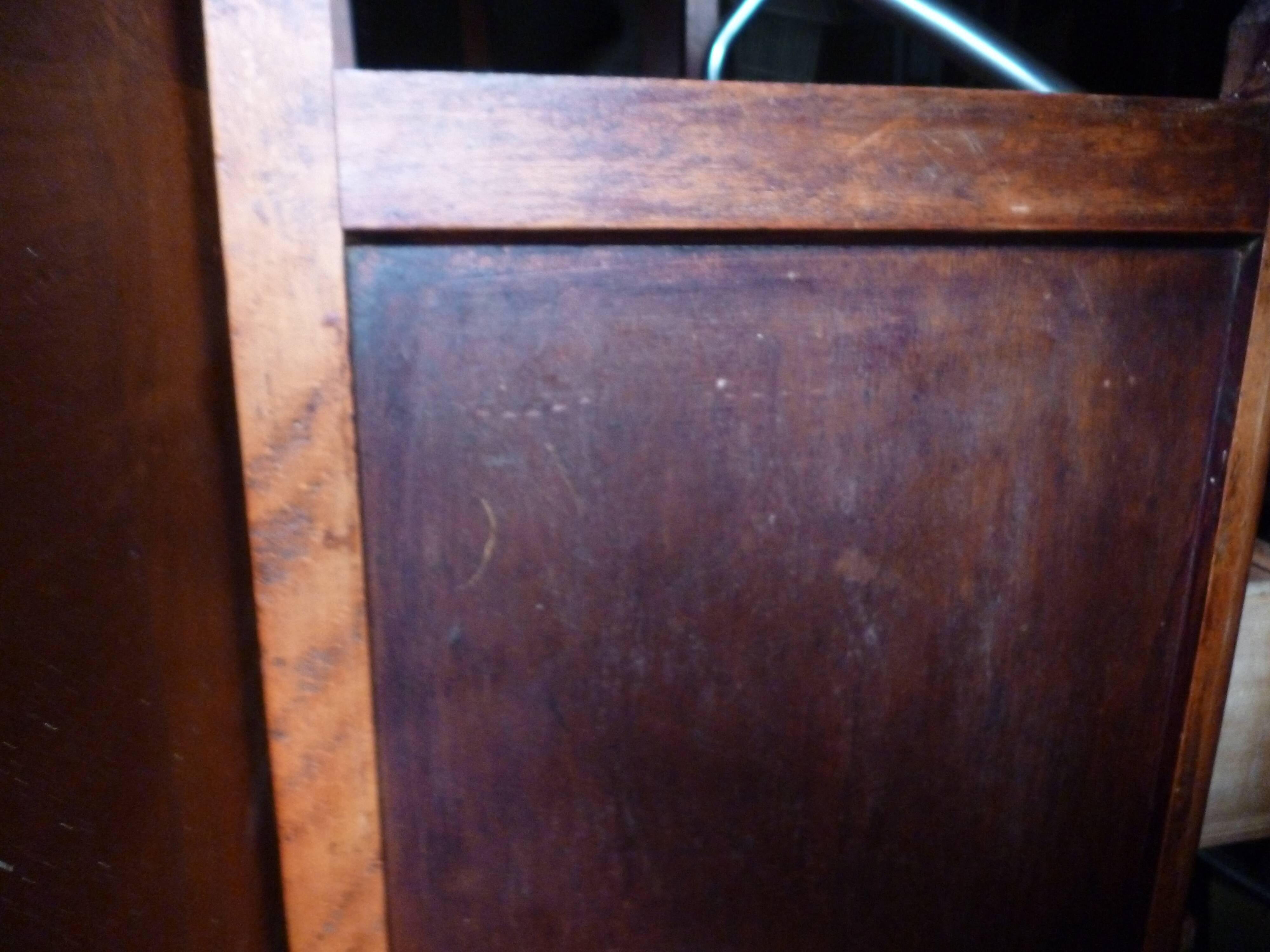 Style Louis XVI dresser