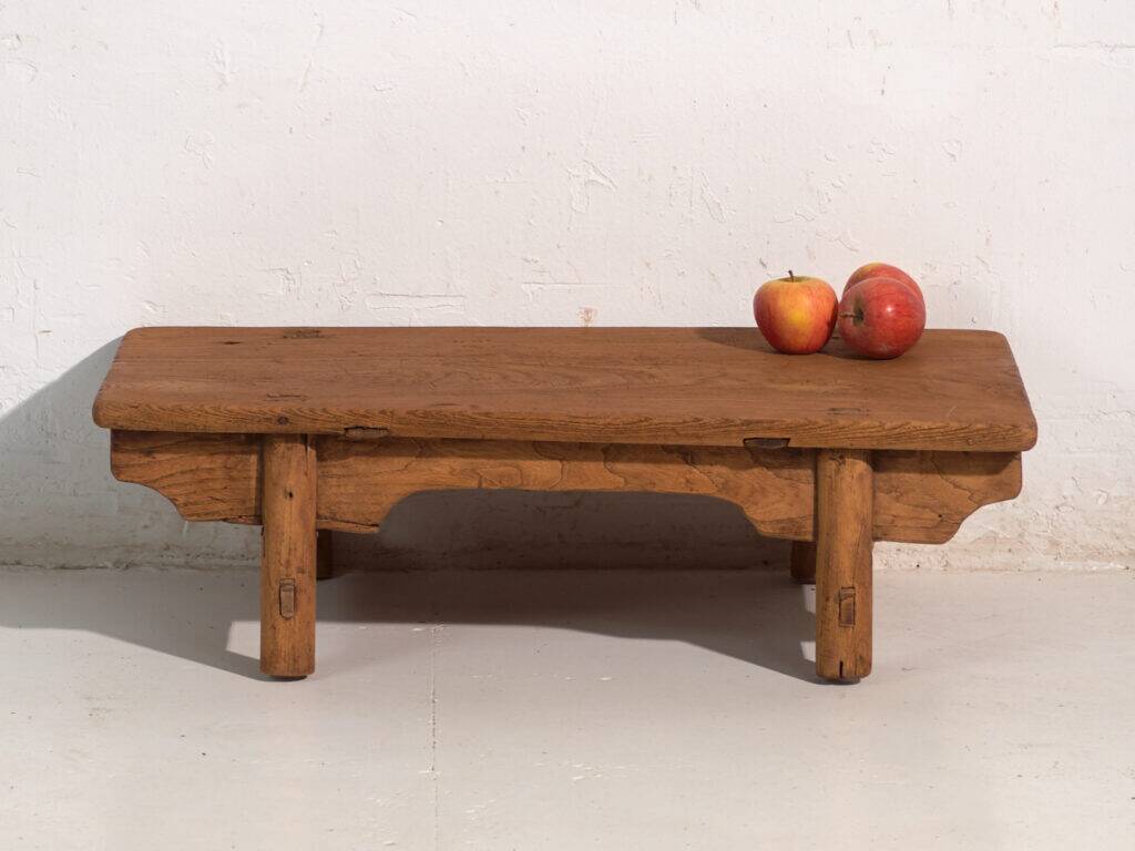 Table basse ancienne en bois de pin – Chine, vers 1890
