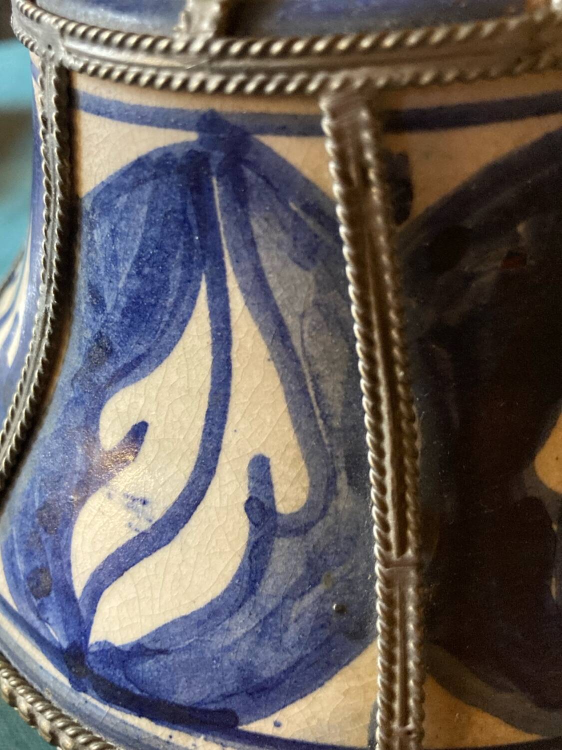Blue and white sandstone candy box
