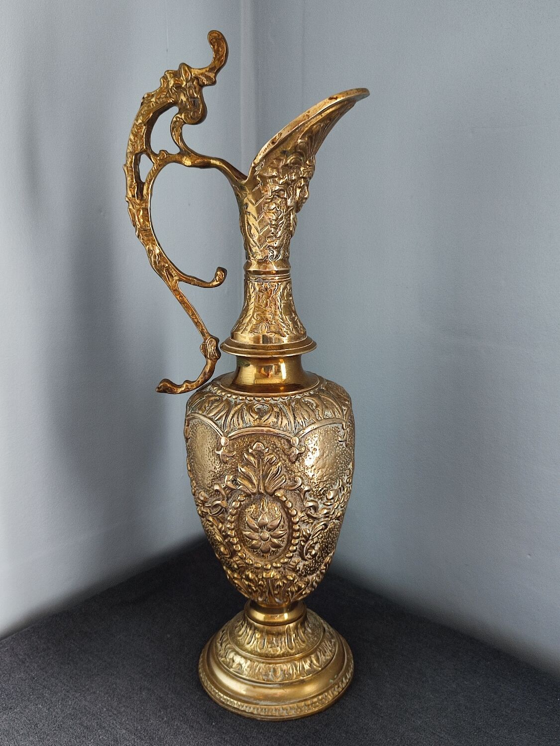 Ewer in gilded bronze