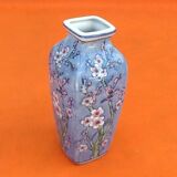 Asian porcelain vase with trendy bird decor / lotus flowers