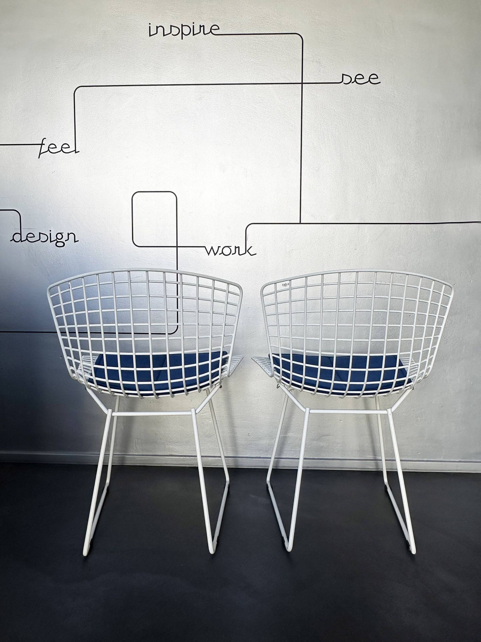 Pair of dining chairs 420 by Harry Bertoia for Knoll International, 1970s.
