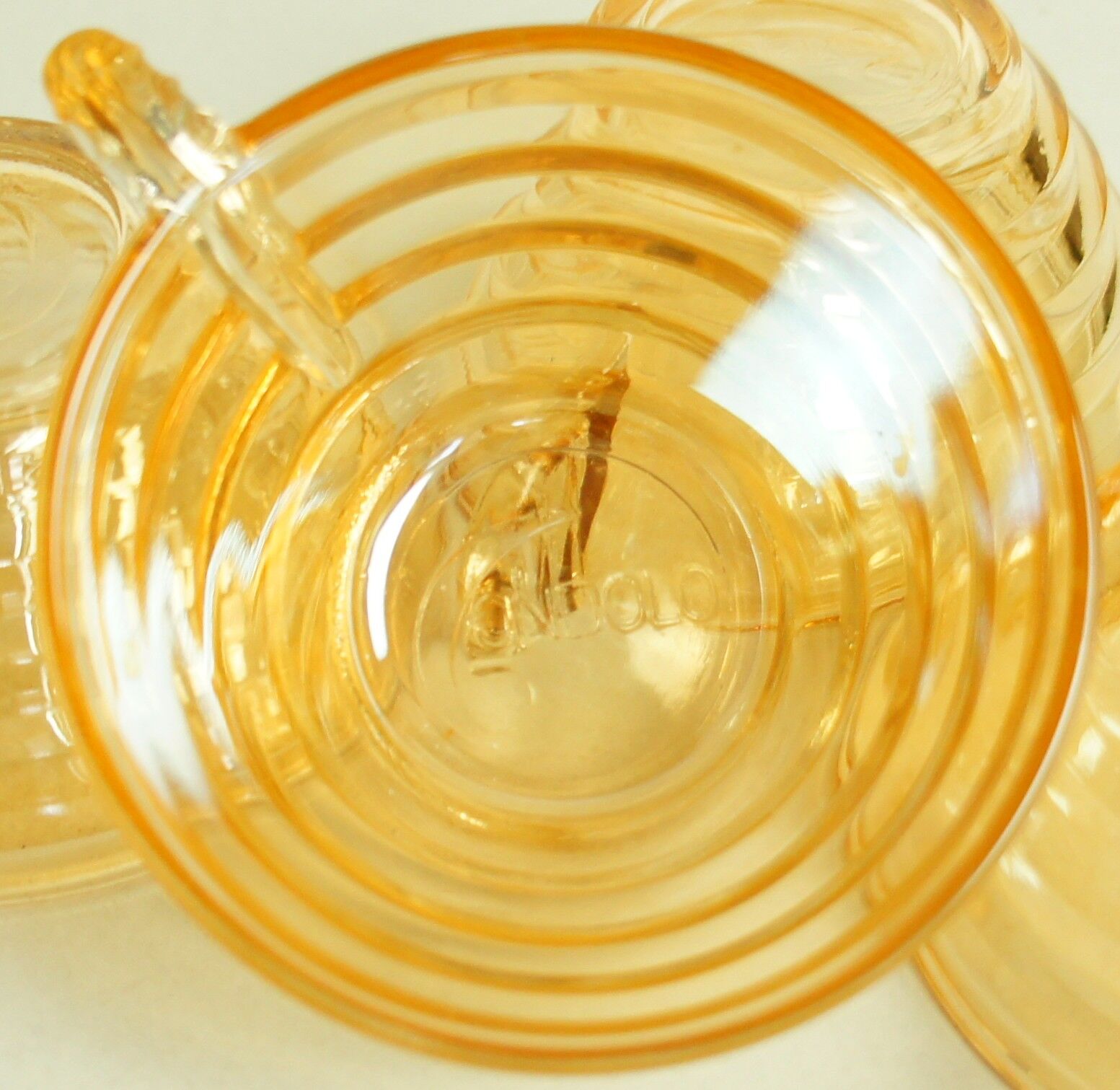 4 cups Art Deco style set in iridescent glass "Gondolo"