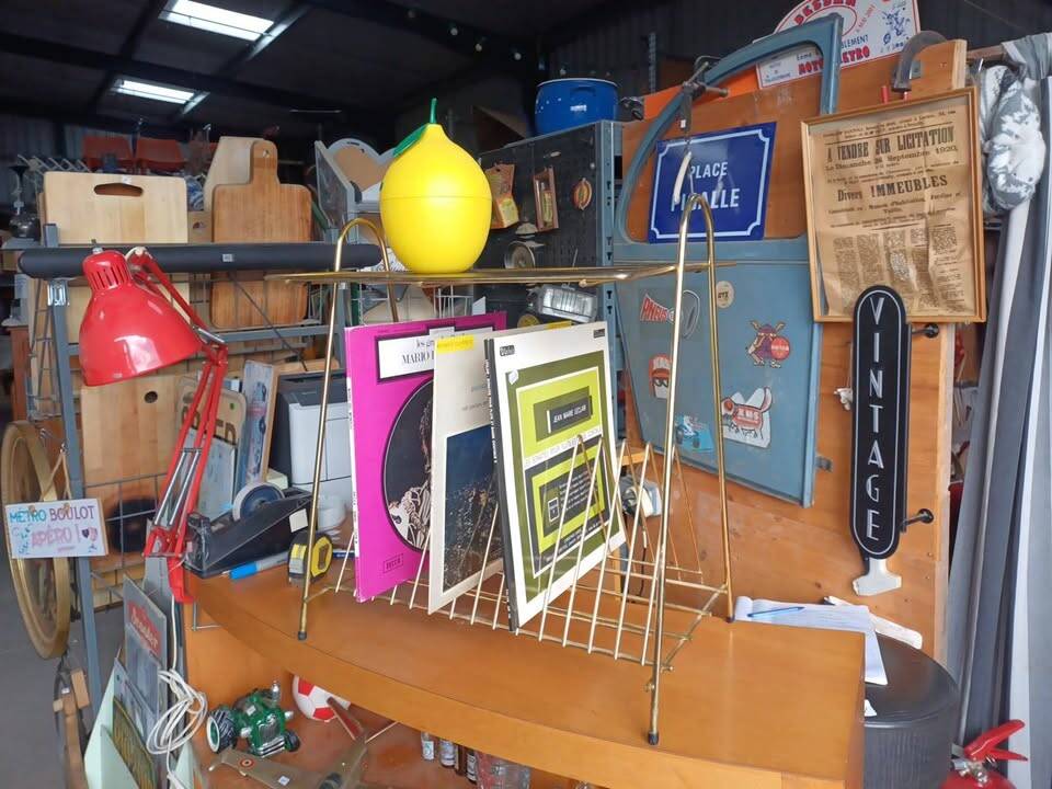 Table d’appoint porte vyniles