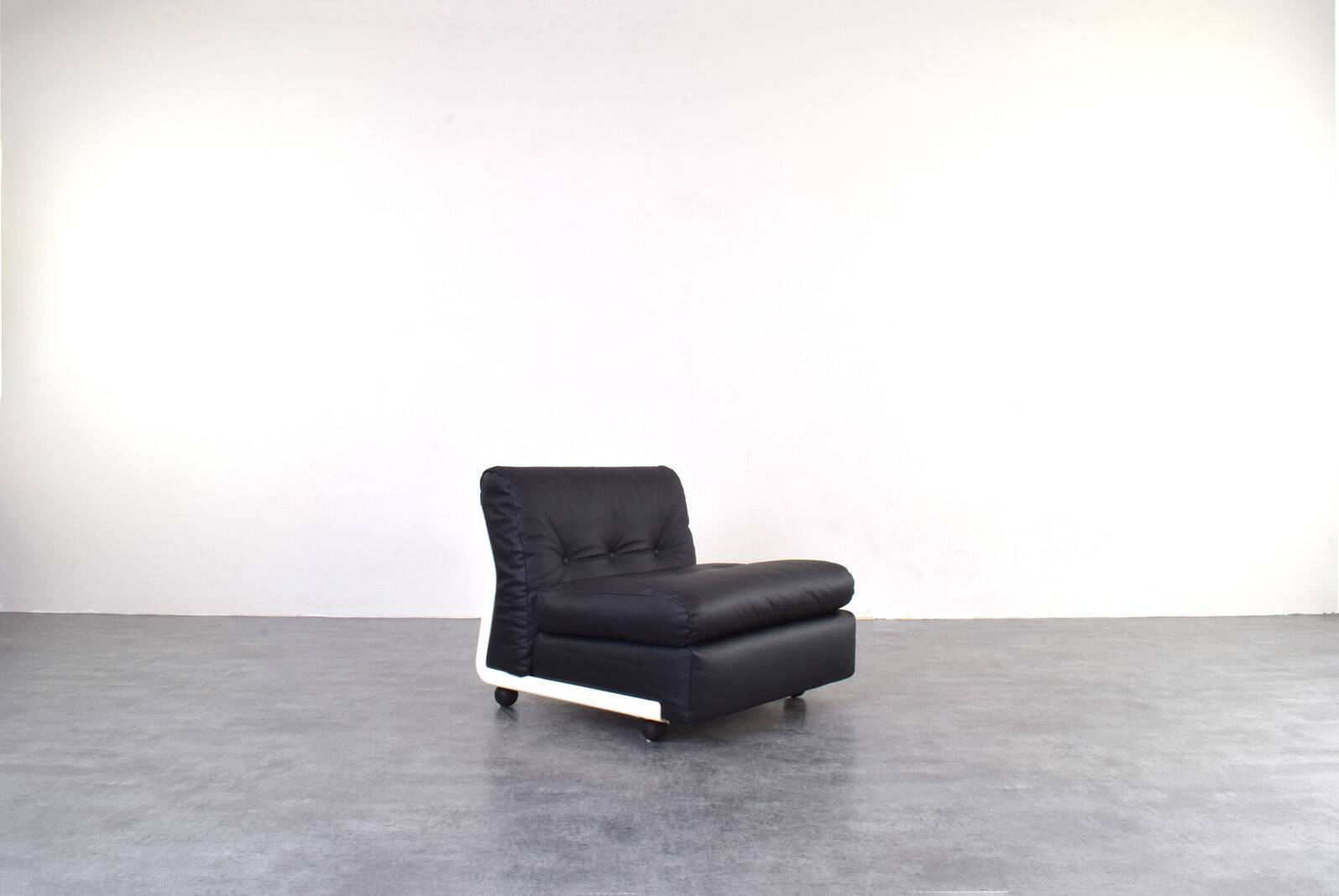 Italian Amanta Lounge Chair by Mario Bellini for C&B Italia