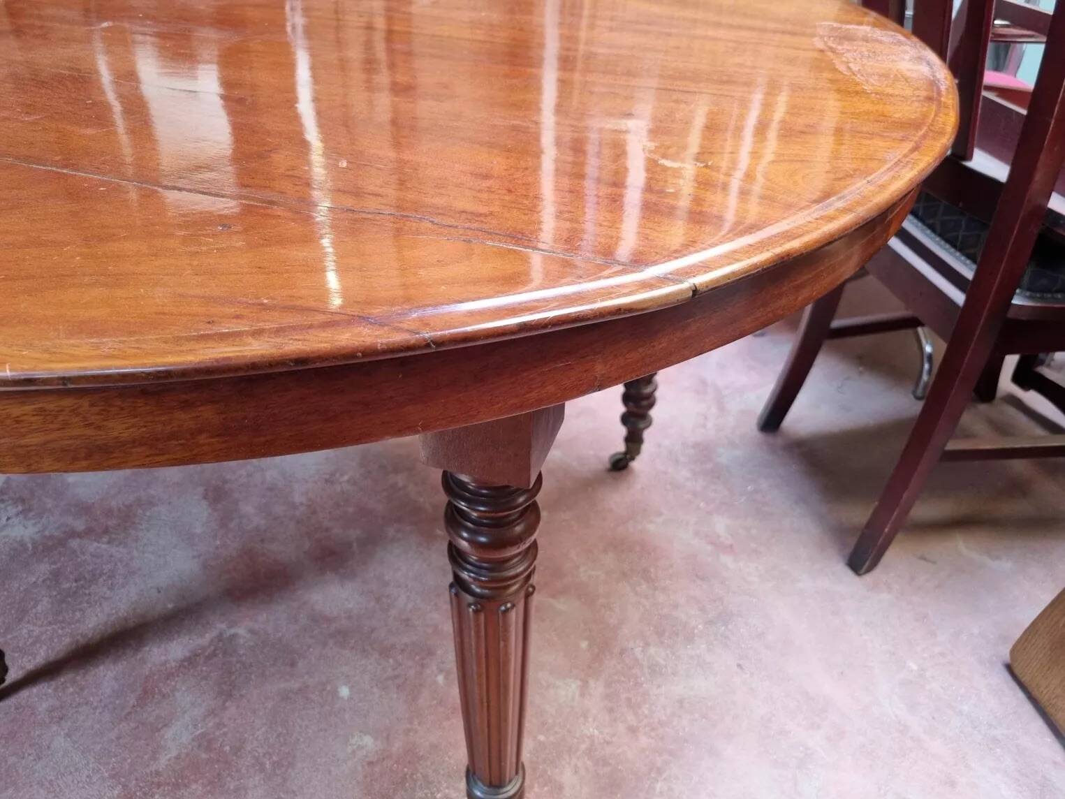 Round mahogany table - Early 20th century