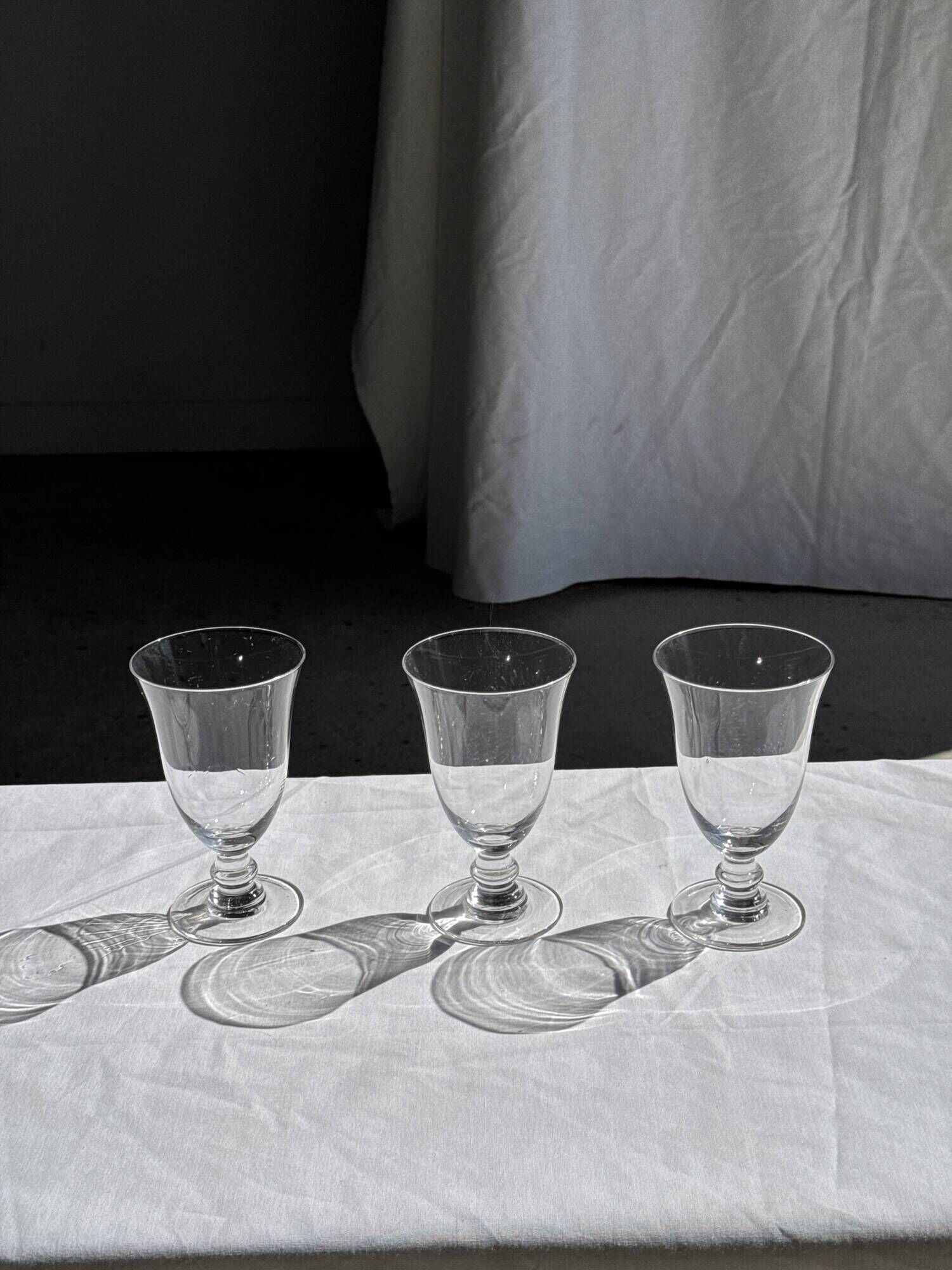 Set of 3 vintage stemmed glasses in clear glass H14 D10