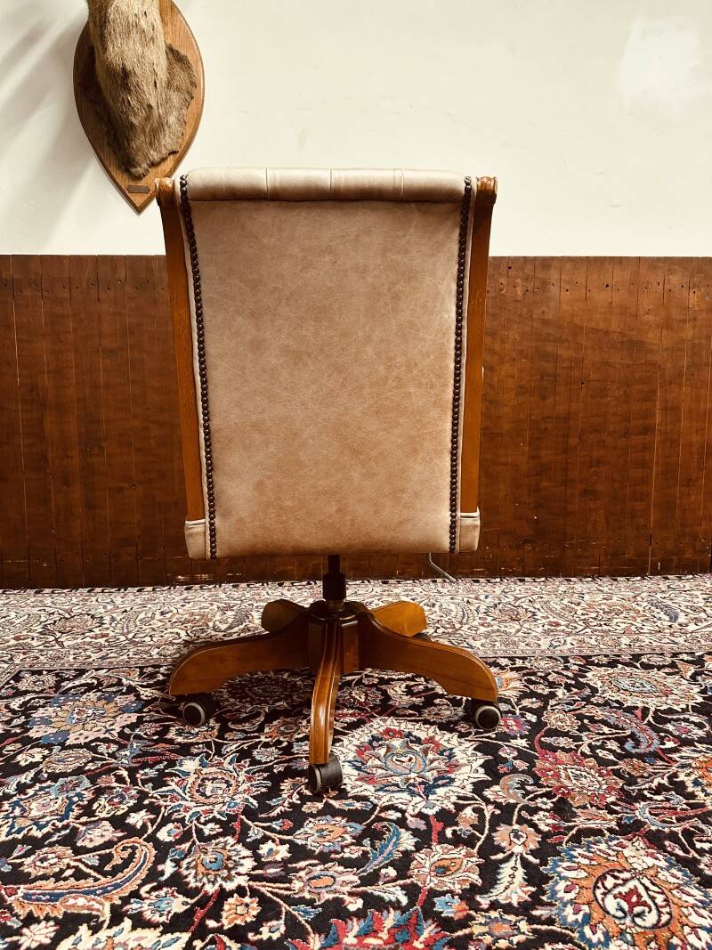 English Classic President Chair light brown Office chair