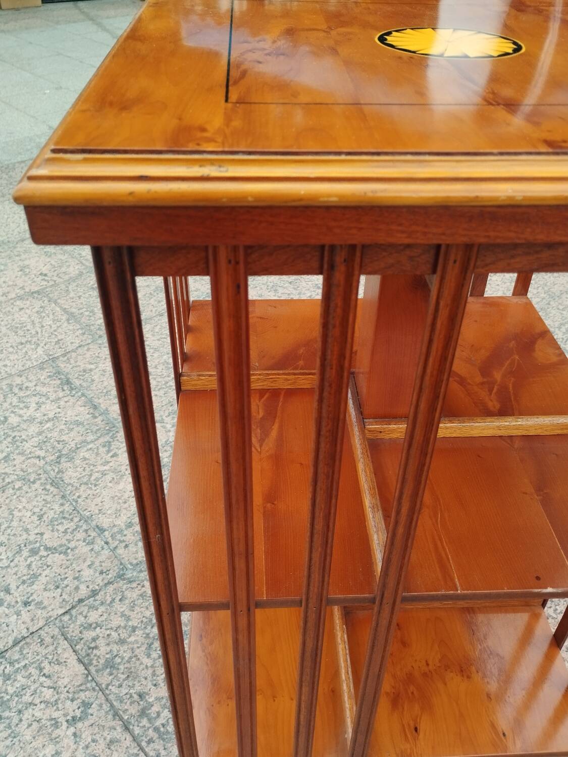 bibliothèque tournante ancienne