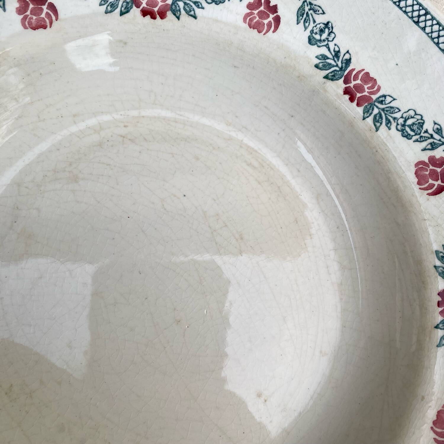 Moulin des Loups soup plates with garlands