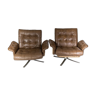 Ensemble de fauteuils rembourrés de cuir brun et cadre en métal de design danois des années 1970.