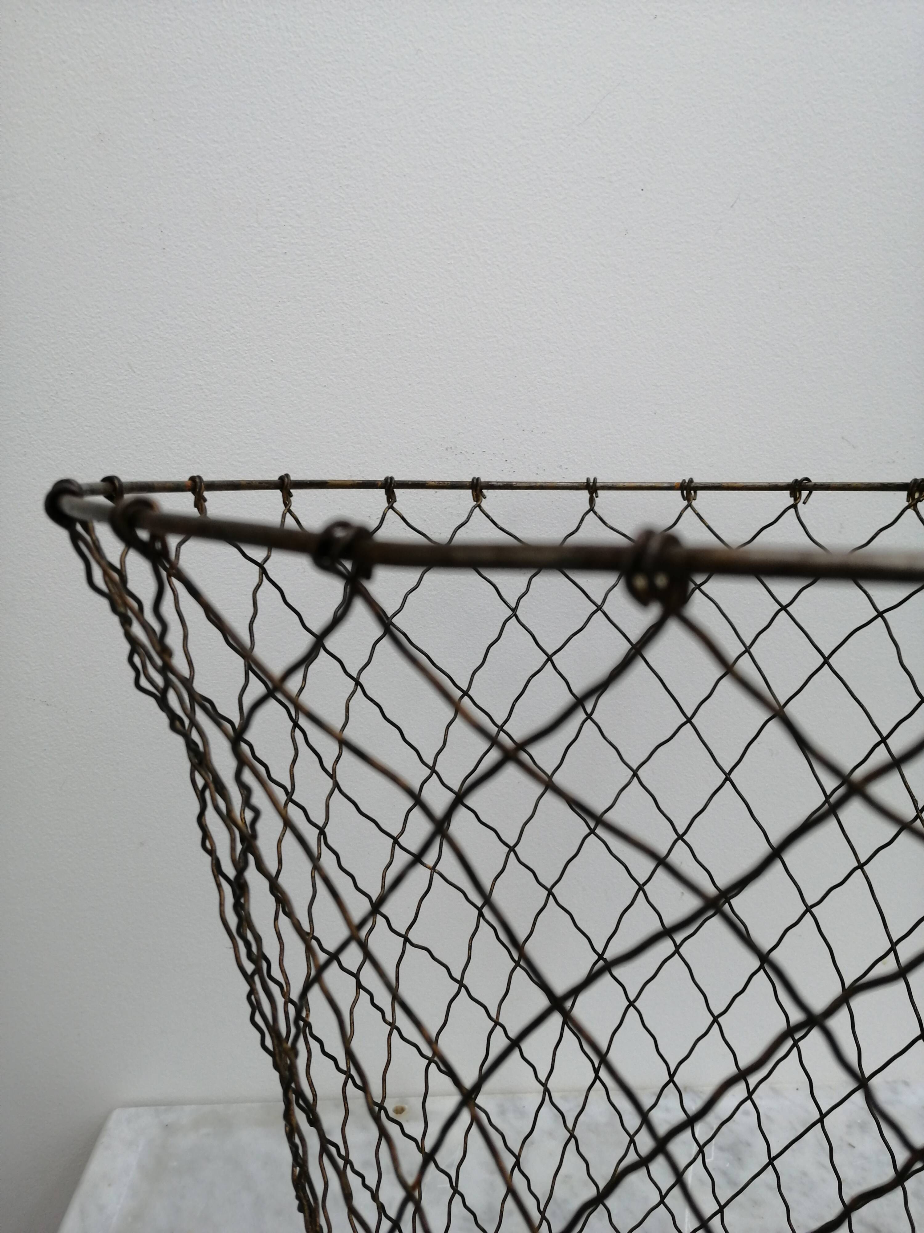 Brass wire trash trash can