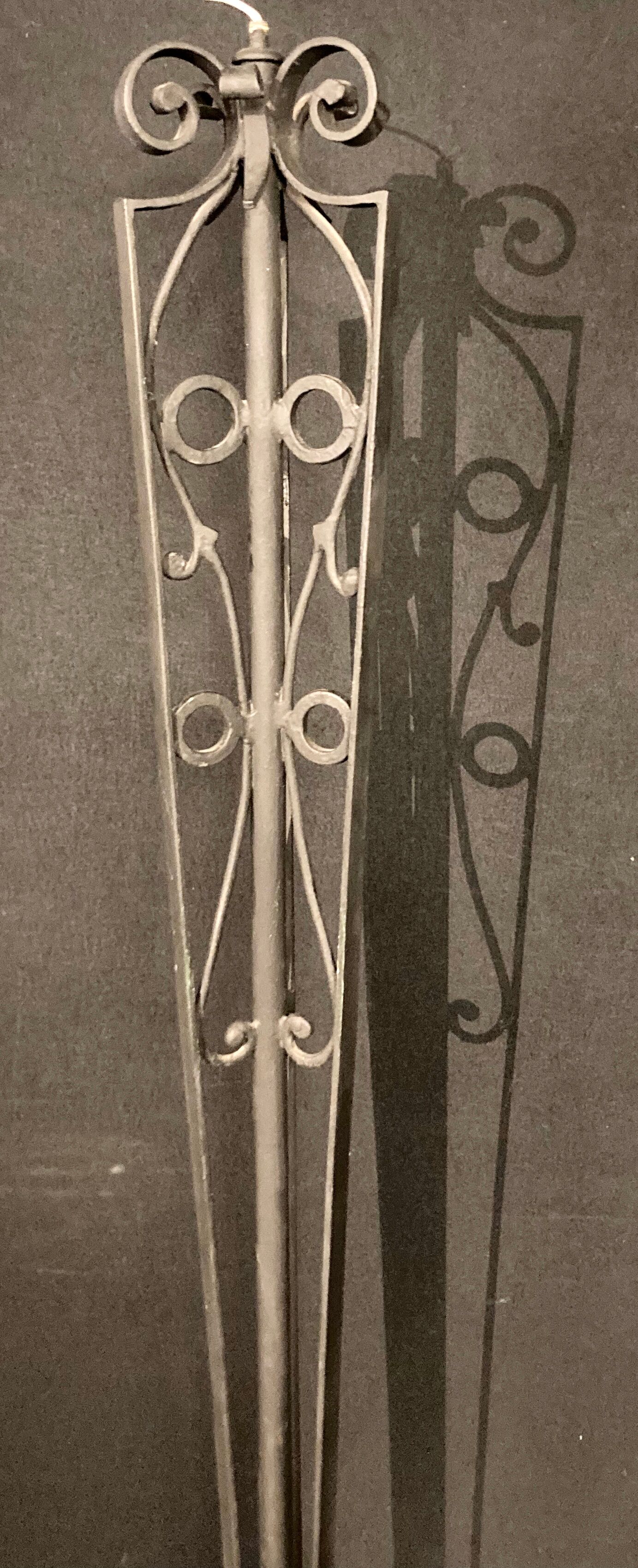 Paire de pieds de lampe en fer forgé
