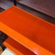 Étagère string métal noir plateau plastique orange