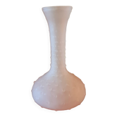 Petit vase en verre moulé