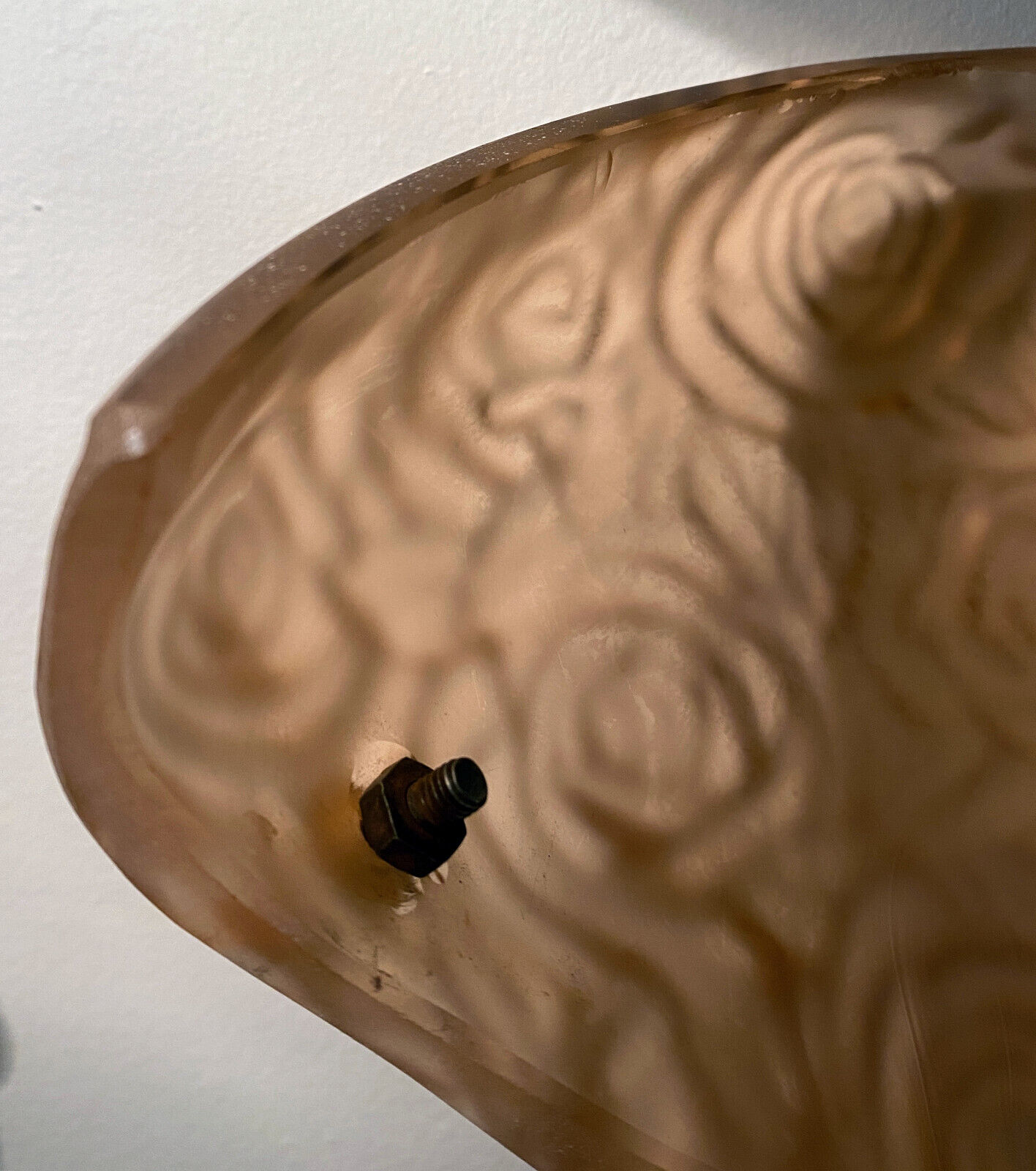 Art Deco wall lamp (1930) with rose patterns in molded pressed glass