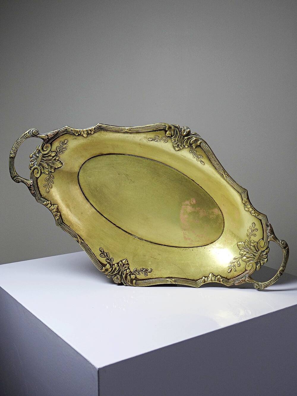 Large empty pocket bowl, antique rockwork, gilded metal, Louis XV style.