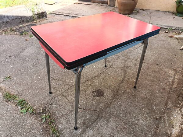 Table en formica rouge extensible années 70