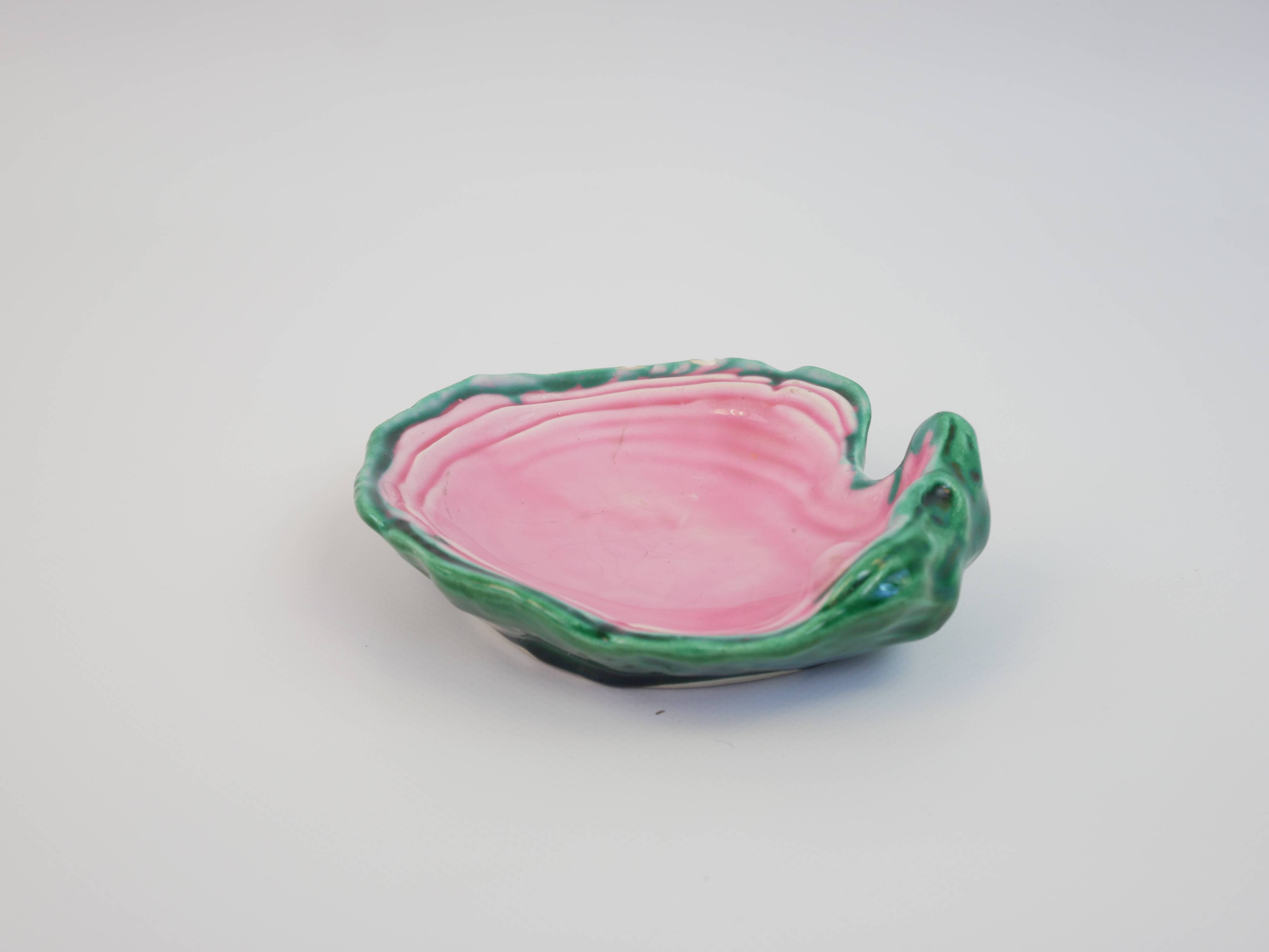 Vide Poche coquillage en céramique vert et rose signé A.Ferlay Vallauris Circa 1960