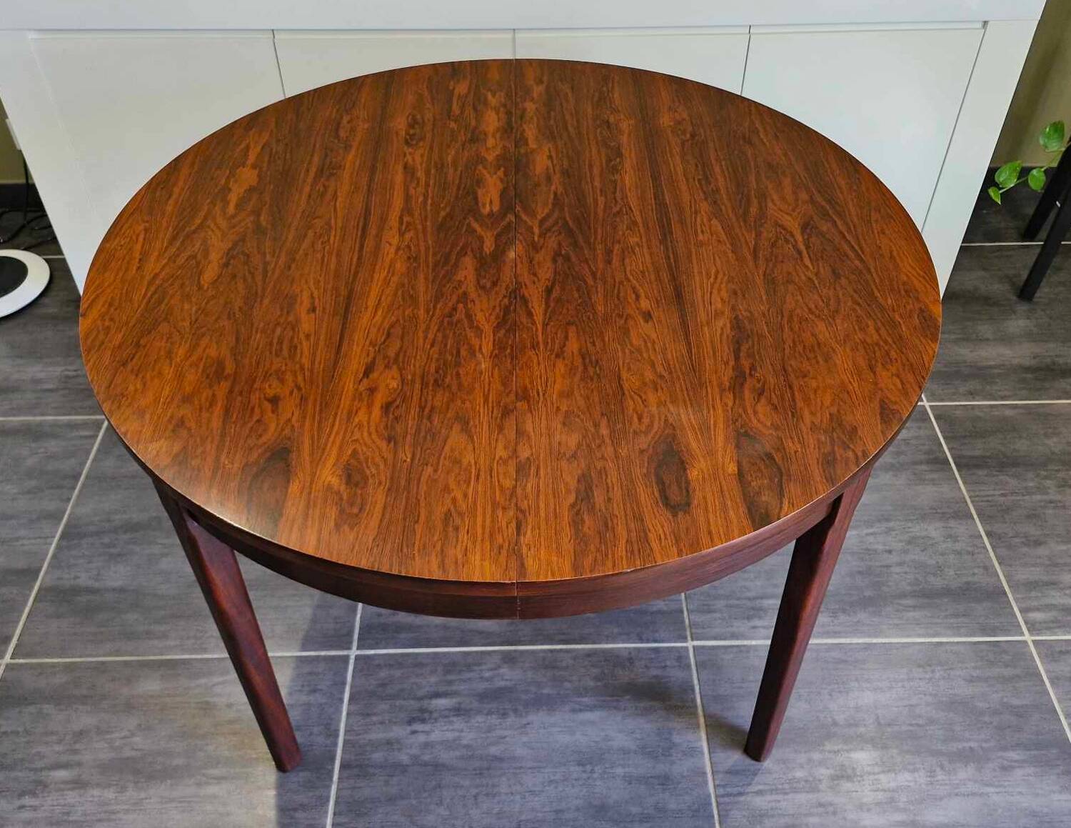 Scandinavian extendable round table in rosewood, 1970s