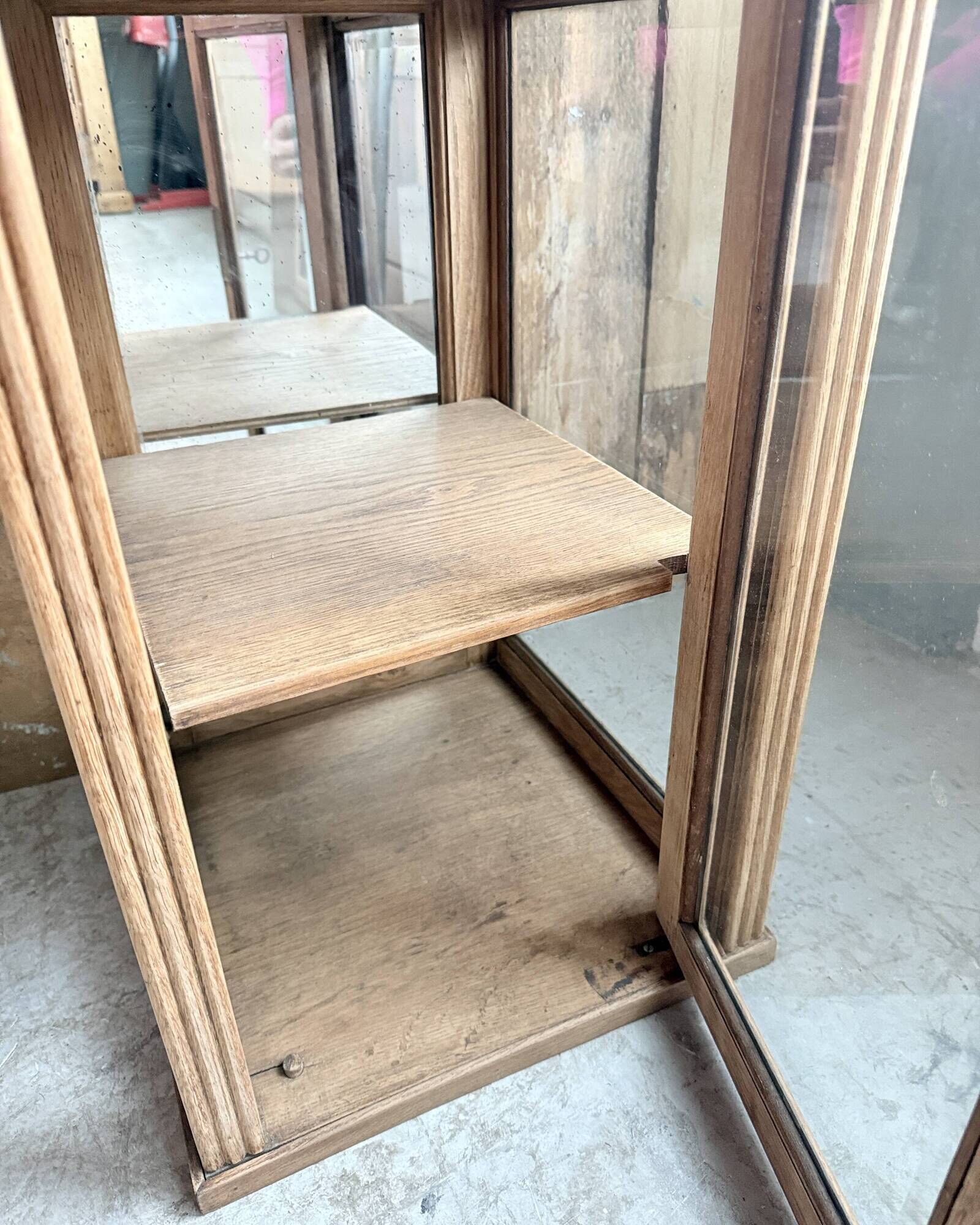 Pair of small Art Deco display cabinets in oak (renovated)