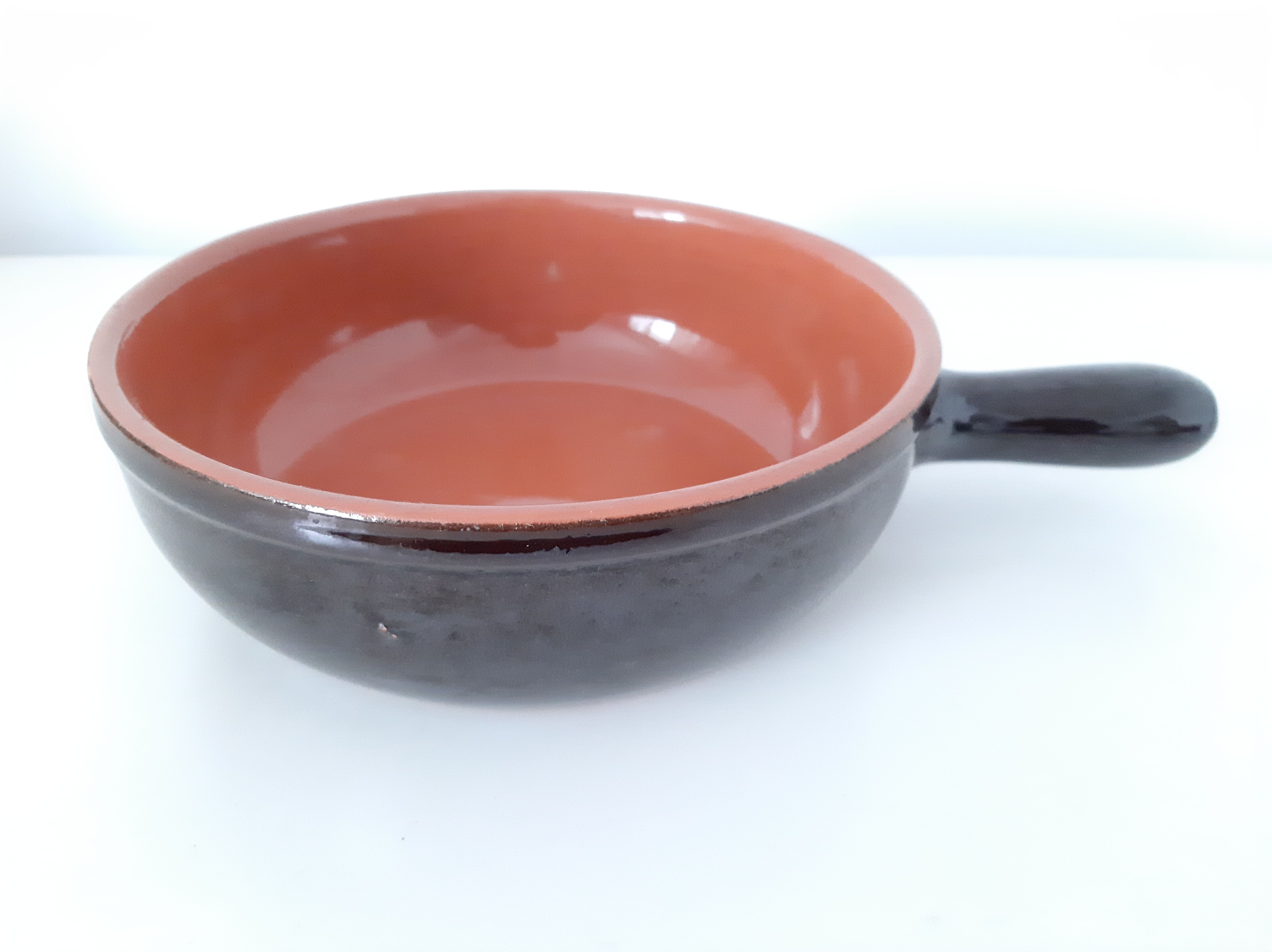 Old pan or pan in glazed earthened stoneware
