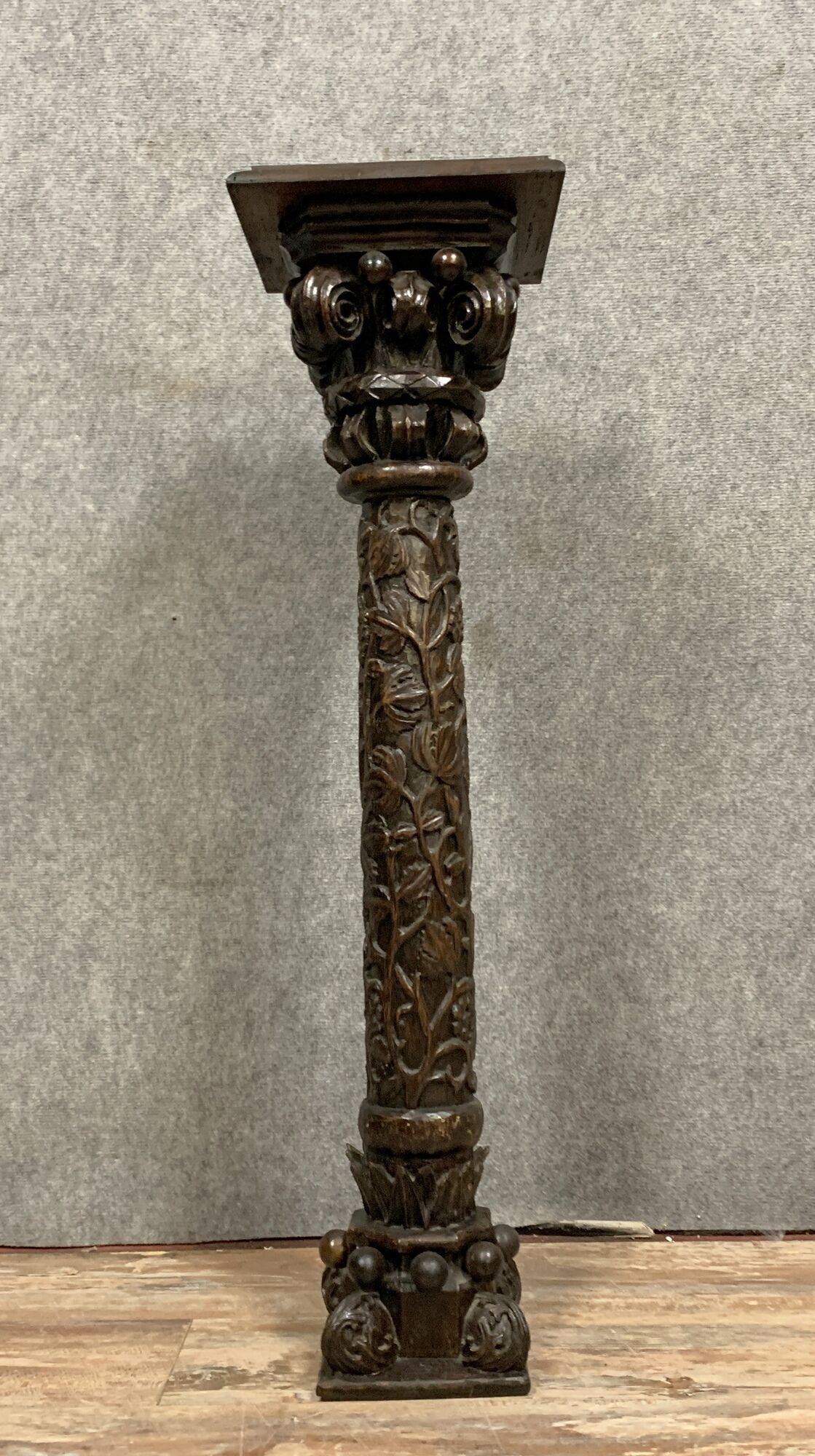 Asia XIXth century: magnificent pedestal column in hard wood carved around 1880