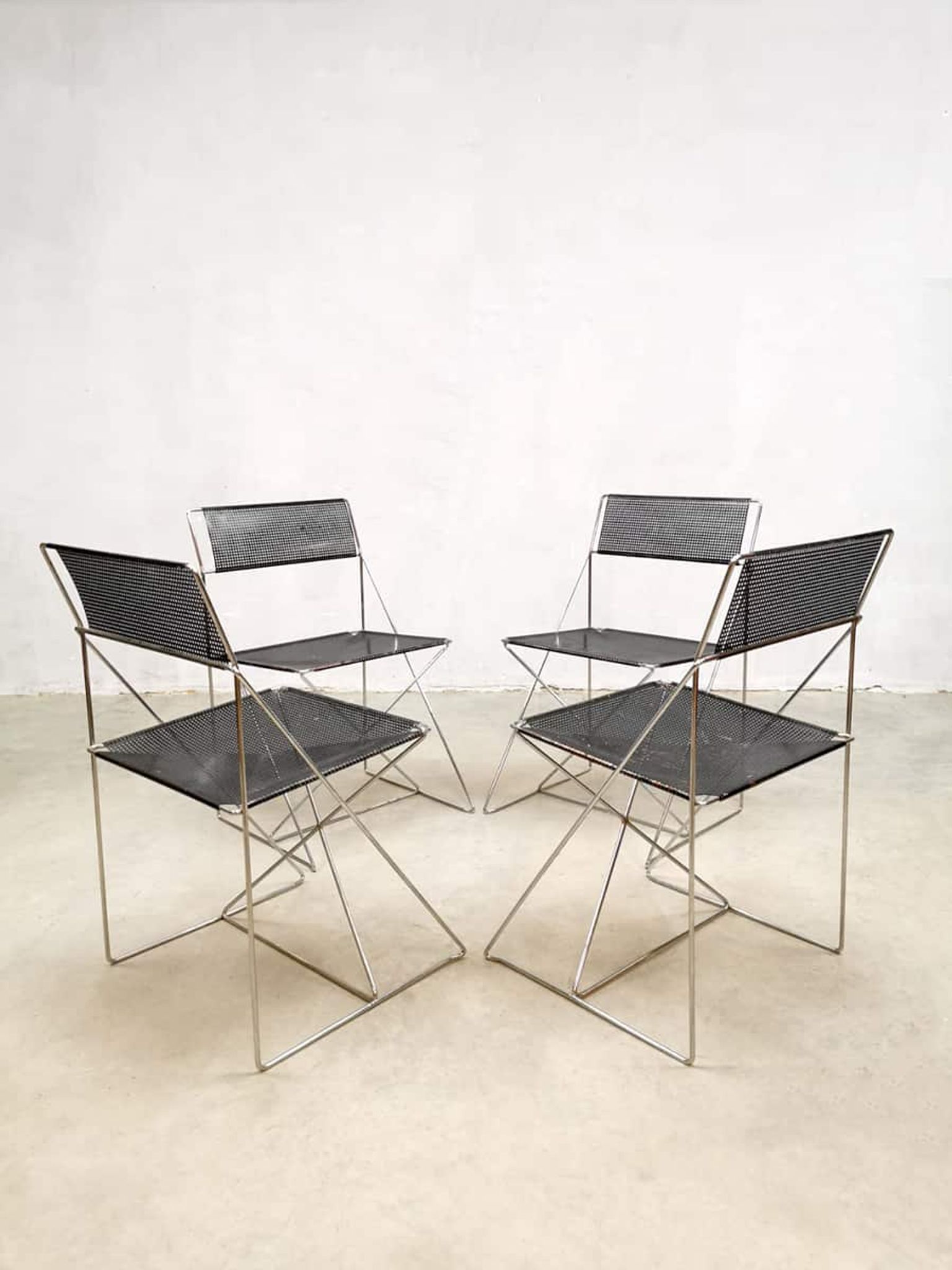 Chaises de salle à manger empilables vintage