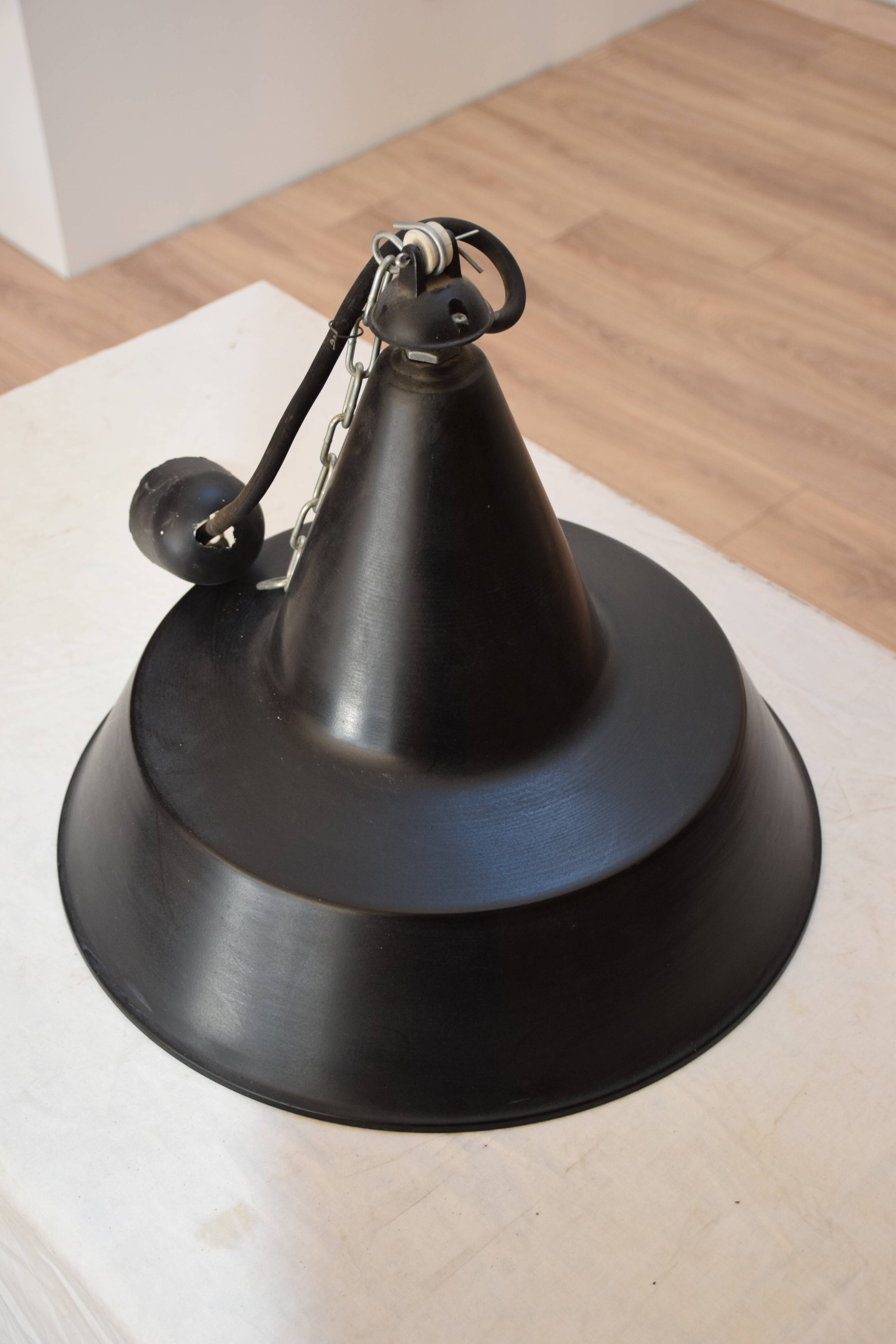 Industrial hanging lamp