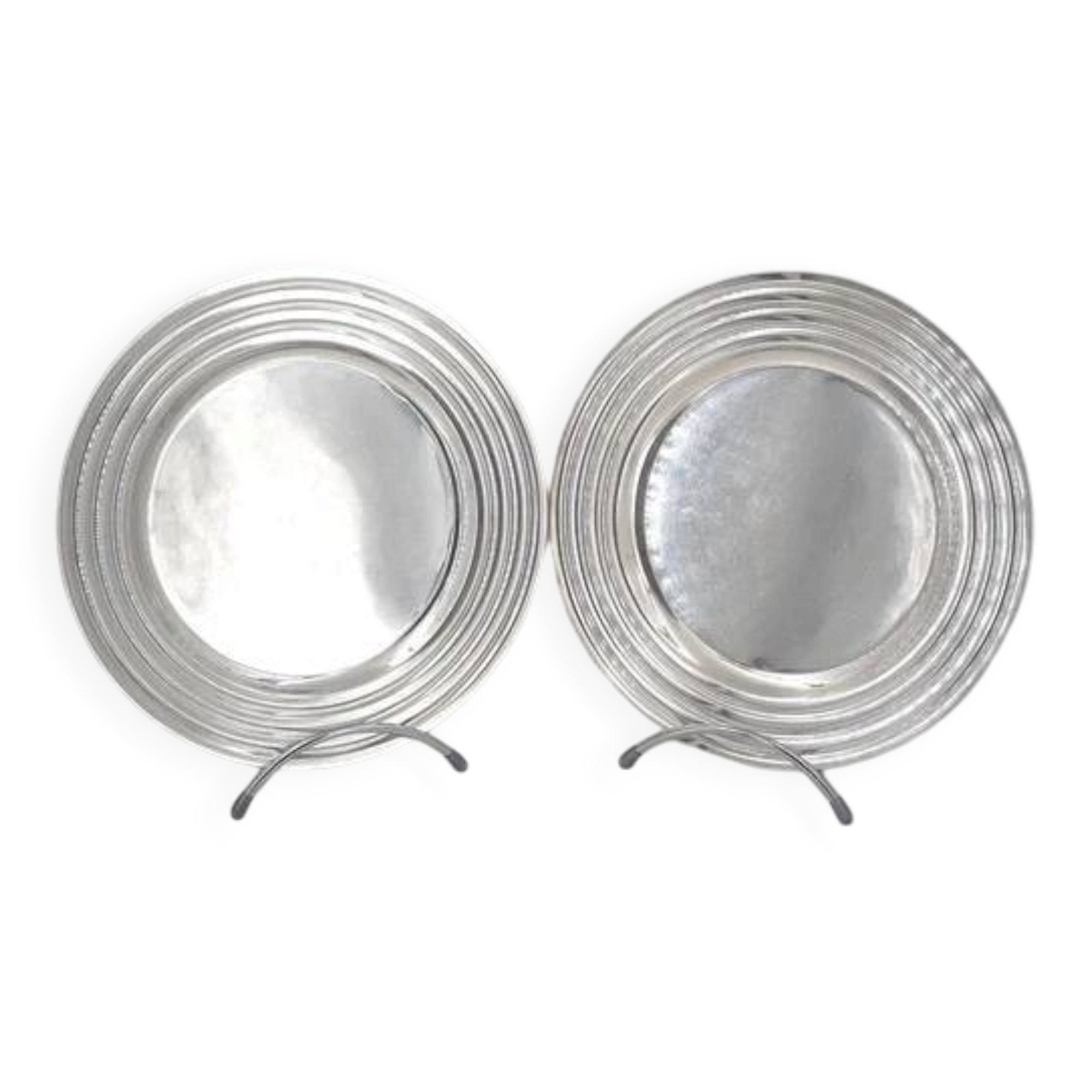 Christofle Ondulation Luc Lanel, pair of flat plates 23.5 cm, silver-plated metal