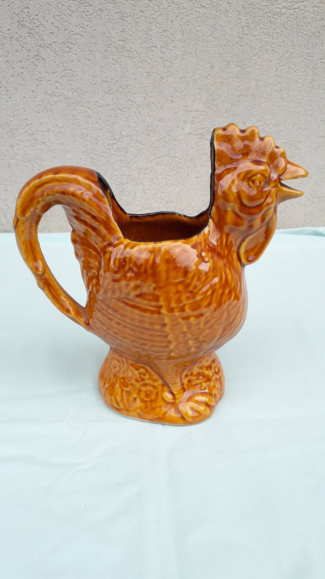 Rooster pitcher
