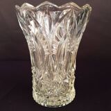 Petit vase en verre moulé