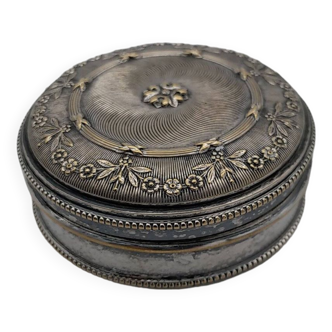 Silver metal box with floral decoration. Late 19th century.