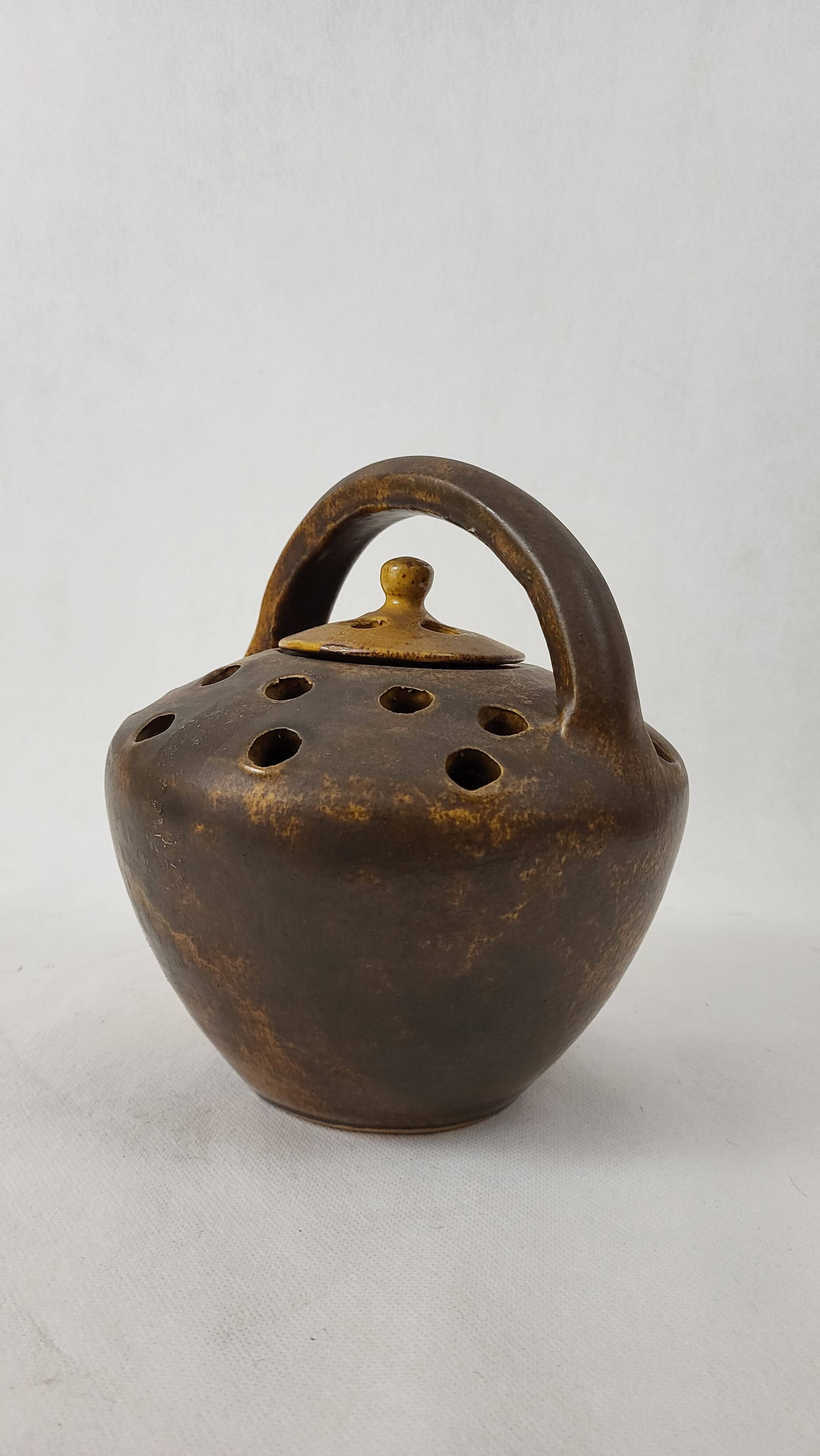 Pique Fleurs Vase / old Vallauris heater