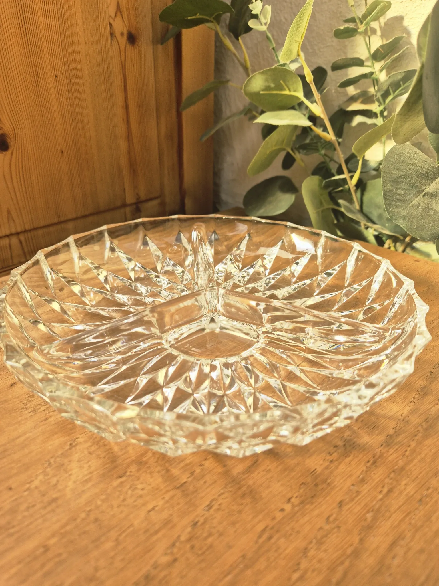 Vintage compartmentalised plate