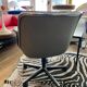 Fauteuil Executive Pollock en cuir gris par Knoll