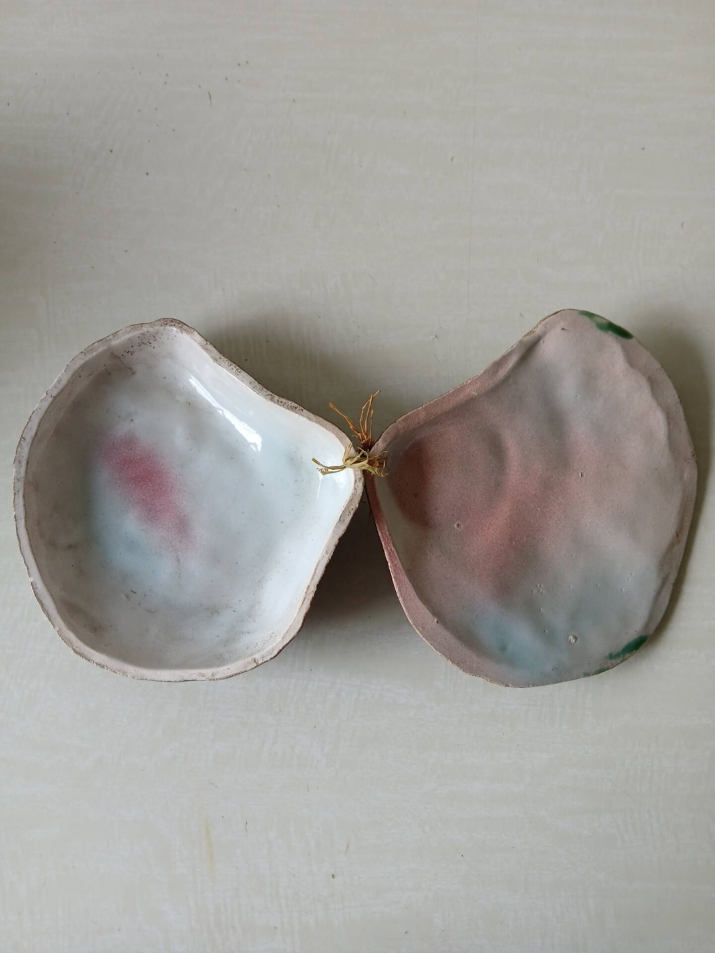 Shell-shaped ceramic dish with glaze signed Suzy Coste – vintage