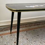 Vintage coffee table with heron décor