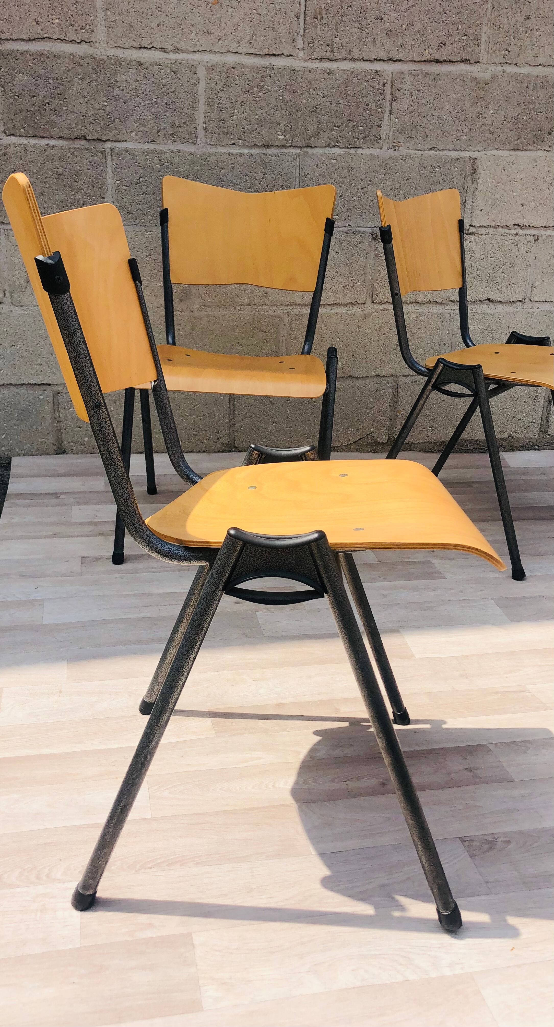 Set of 4 chairs design in wood