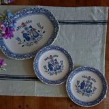 Johnson Brothers “Hearts & Flowers” - Large oval dish and 2 dinner plates ø 22 cm.