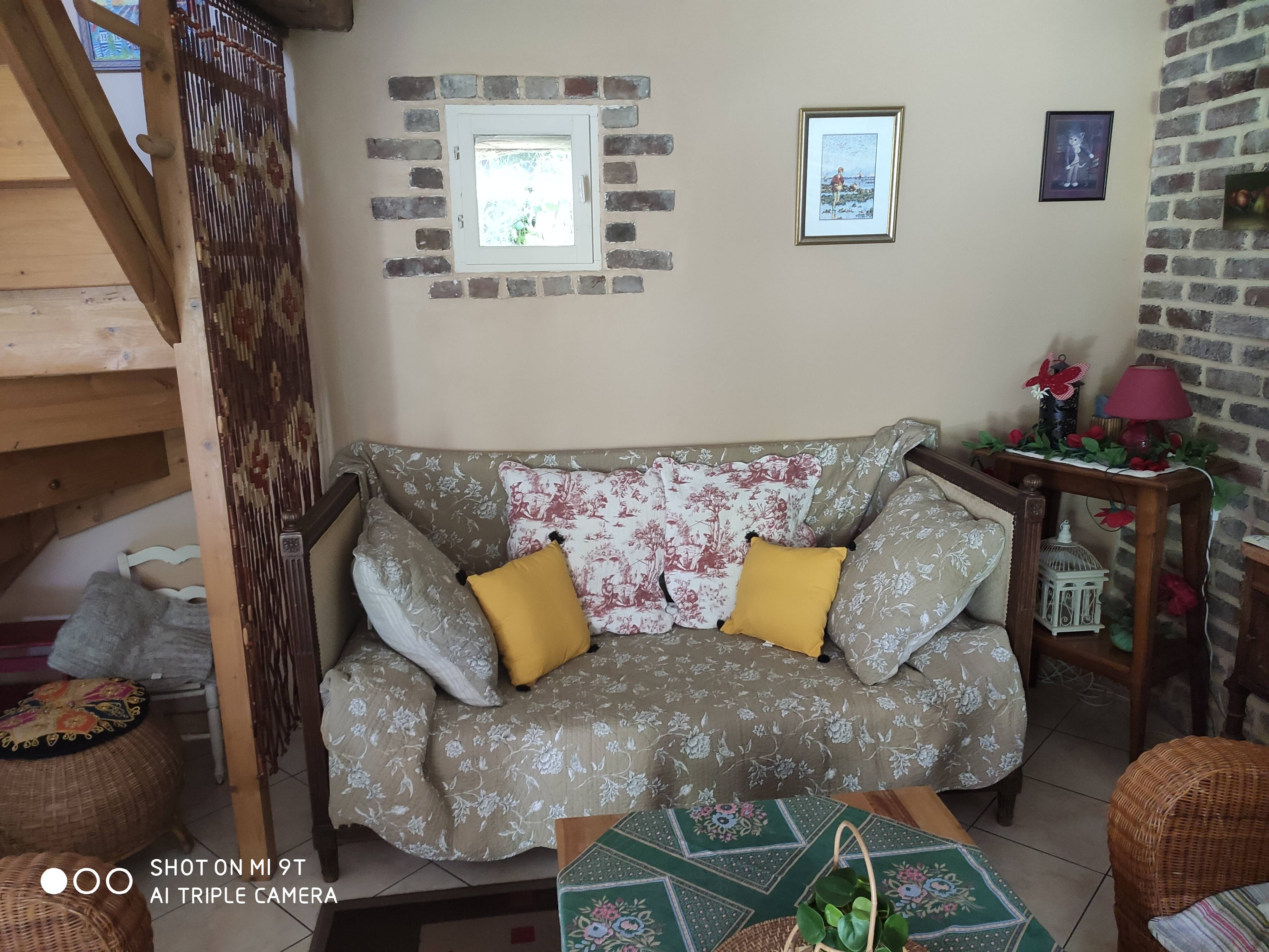 Antique Louis XVI style sofa, daybed with 8 legs and wooden frame, L182, W85, H95