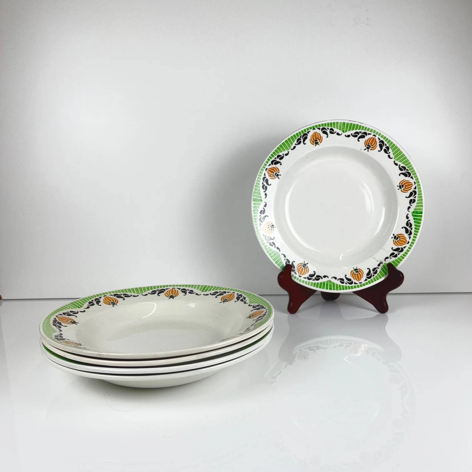 Set of 5 Sarreguemines "Maroussia" soup plates, early 20th century