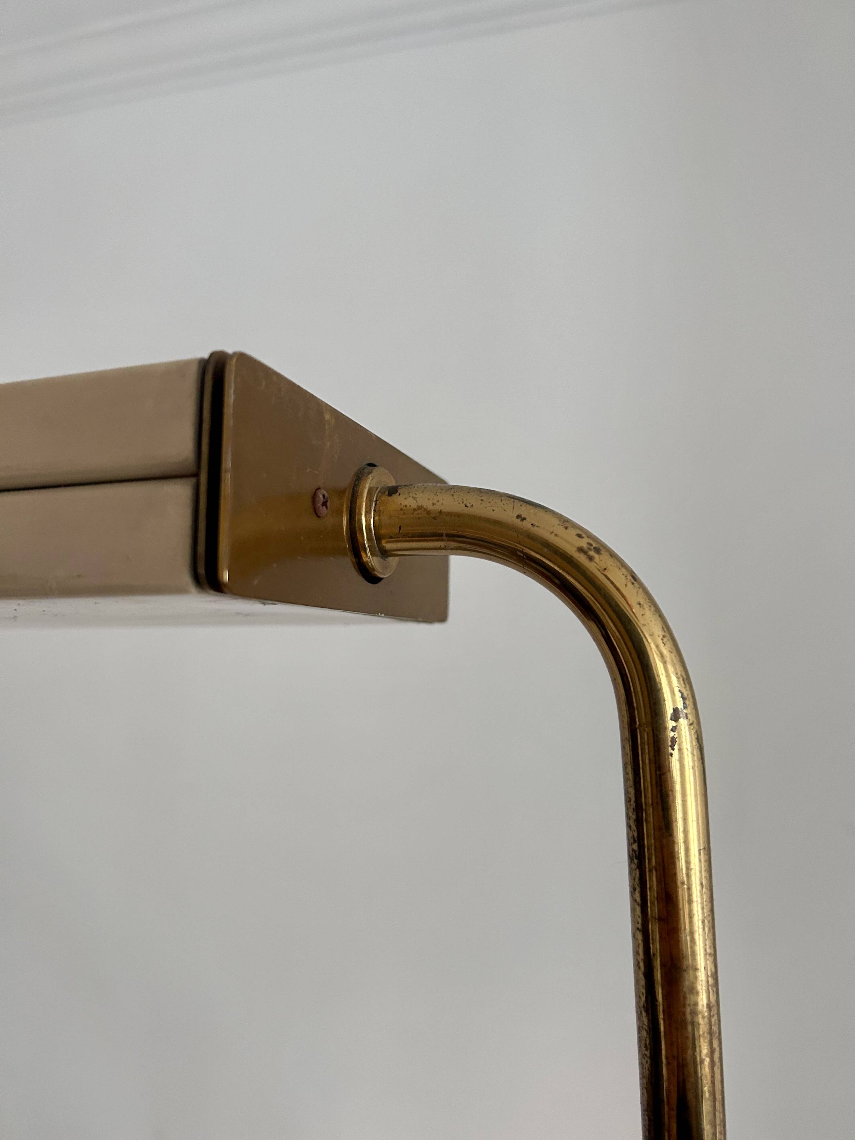 Lampadaire vintage, laiton massif et métal laqué crème, Italie 1970
